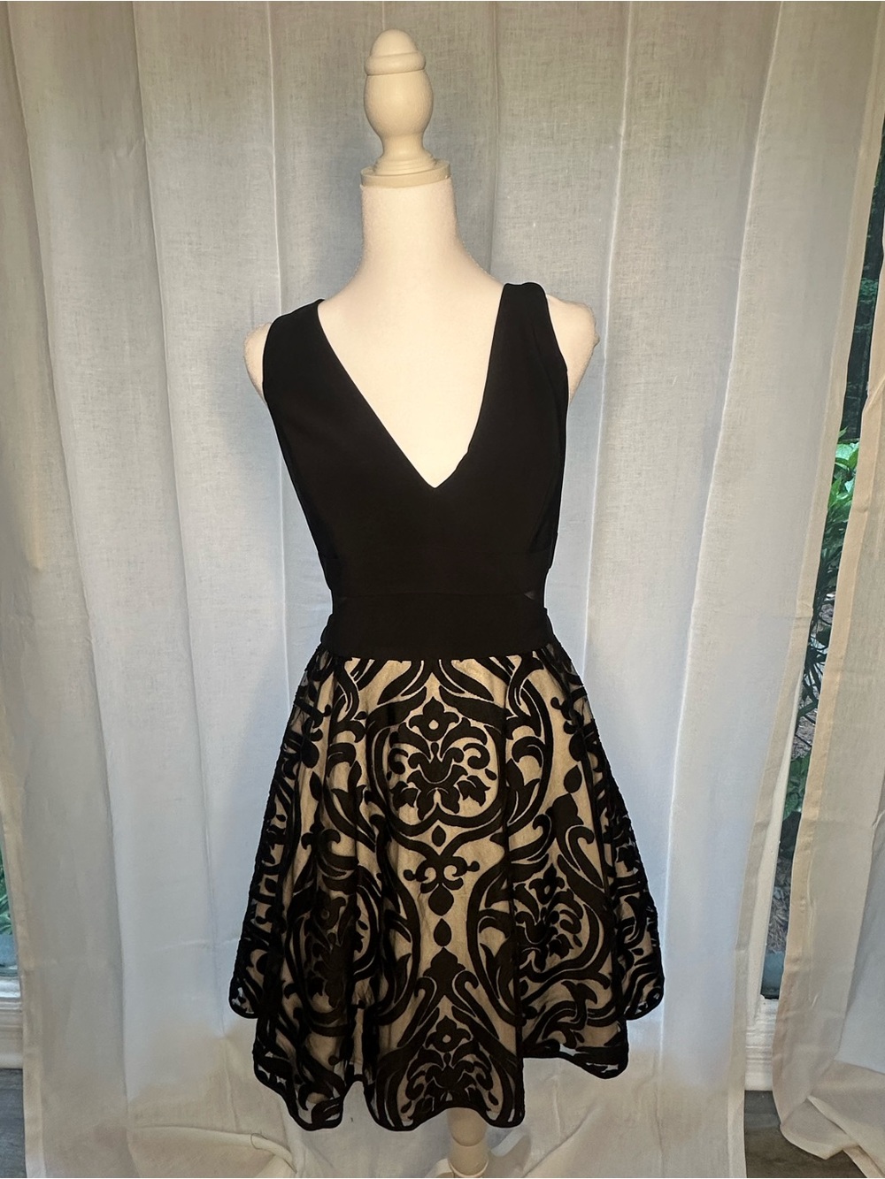 Xscape Black and Cream V-Neck Fit & Flare Dress